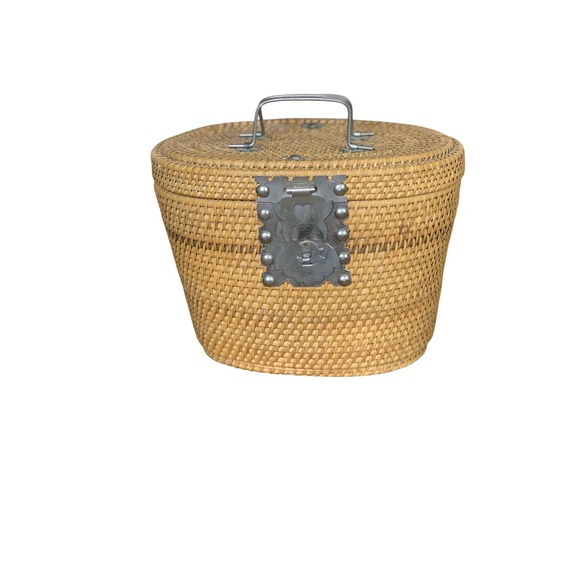 Other - Vtg Woven Wicker Chinese Basket Purse Asian Metal Owl Clasp